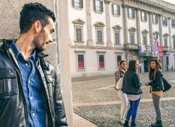 Know what to do when being followed. - Image