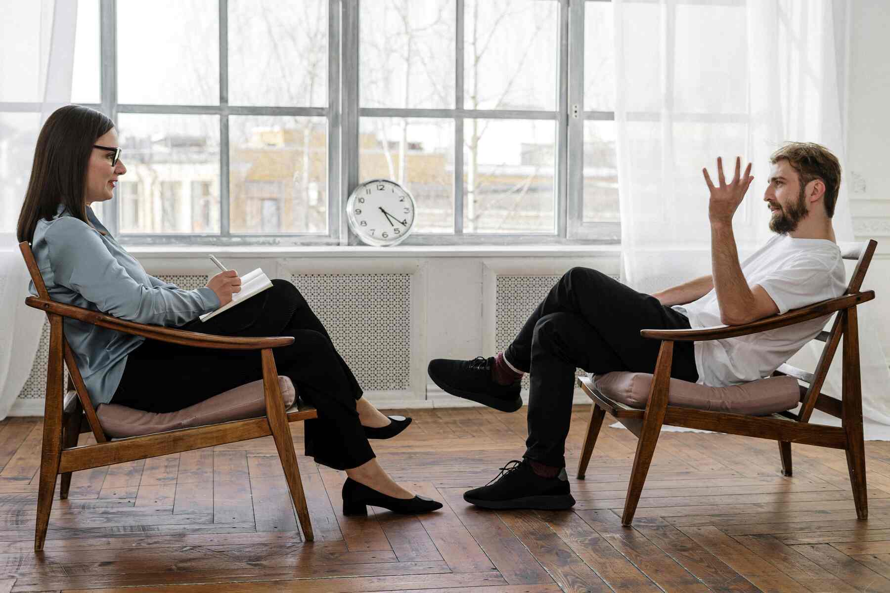 A behavioral analyst talking to her male client