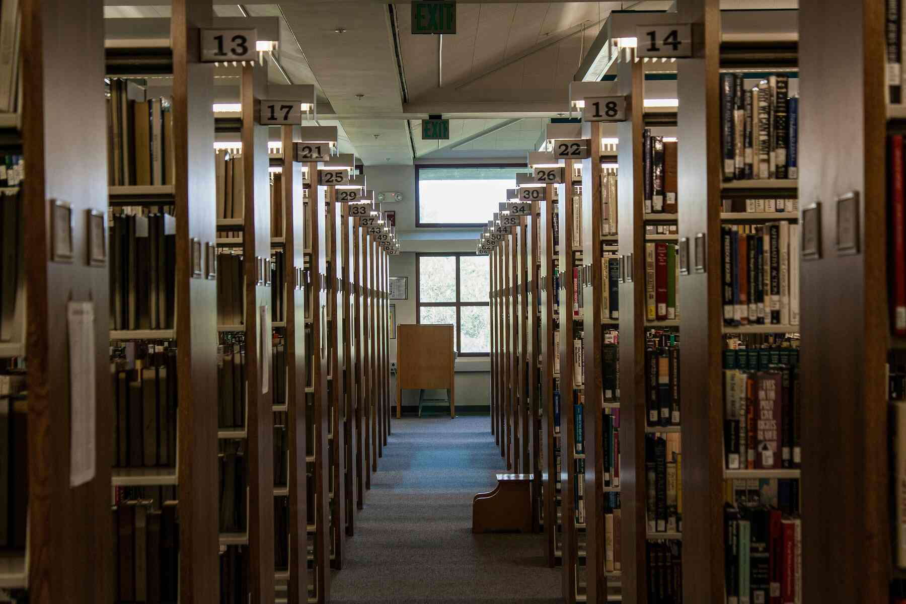 A clean and quiet library